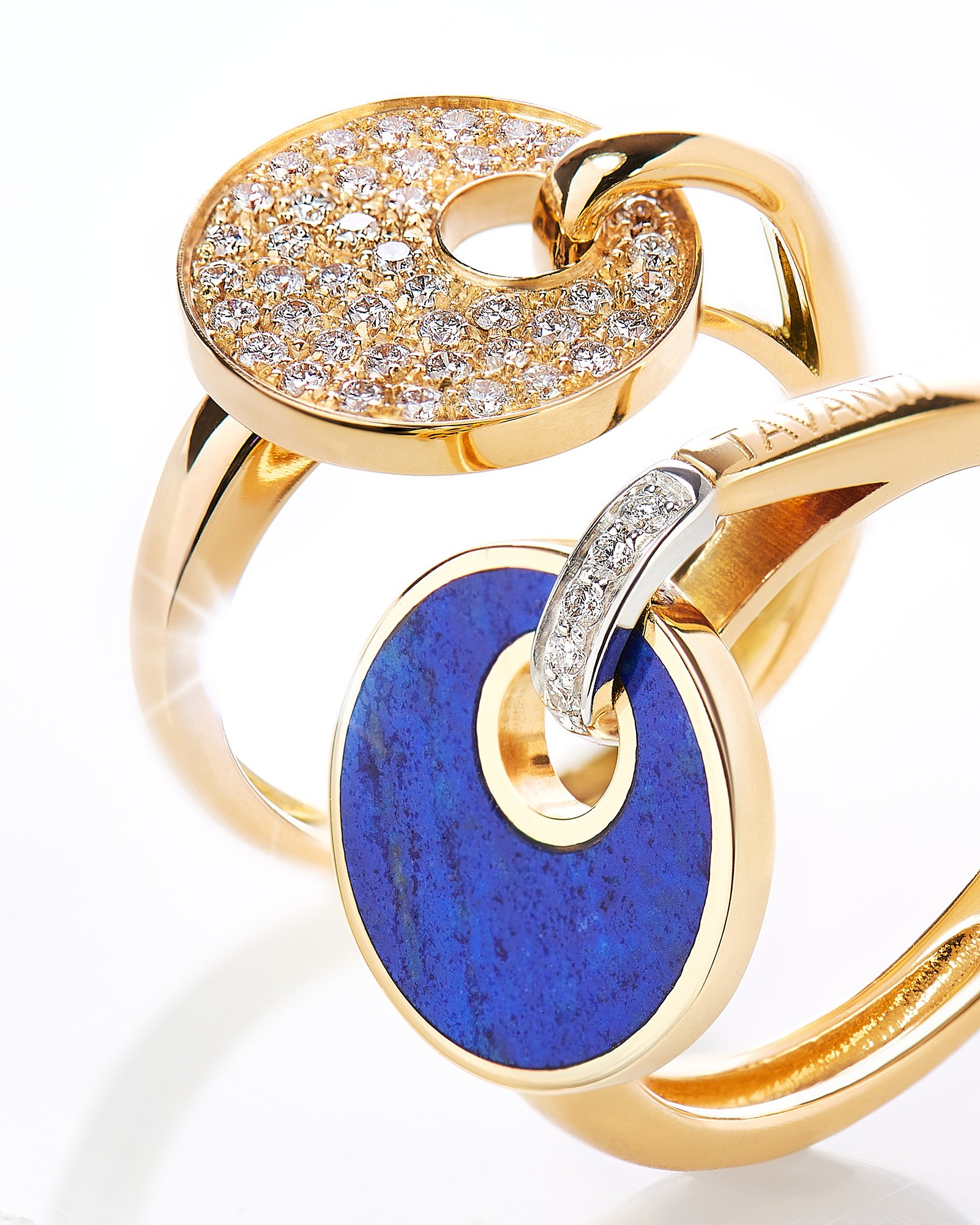 Anello in oro con pavé di diamanti e lapislazzuli
